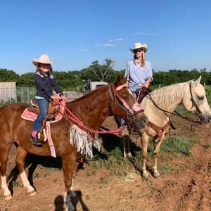 Meet your Posher, Lacey